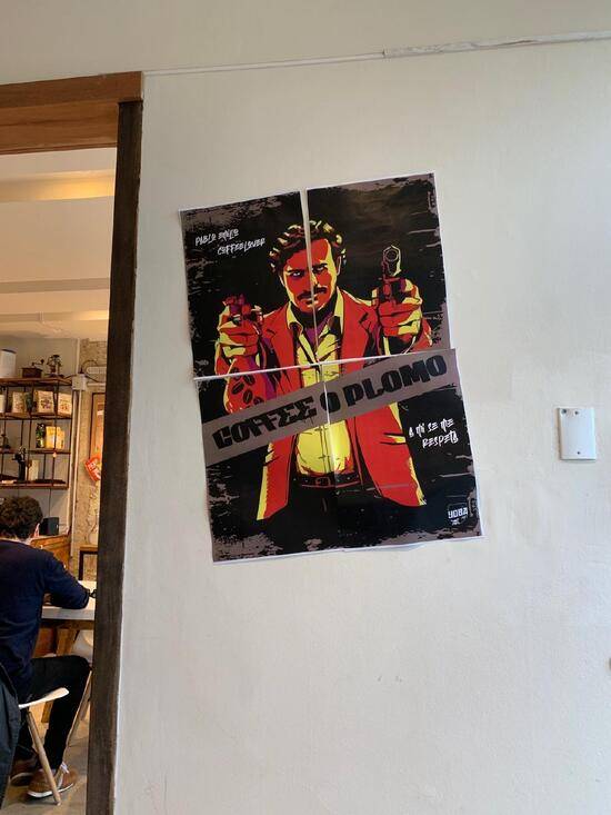 Niño Lobo café arte local.