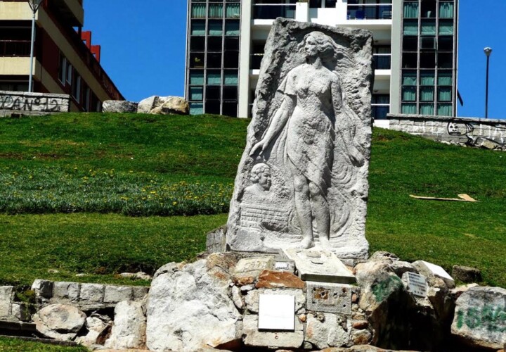 Origen de la estatua de alfonsina storni mar del plata